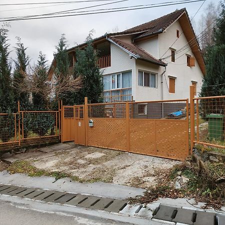 Casa Dintre Meri Пояна Марулуй Екстериор снимка