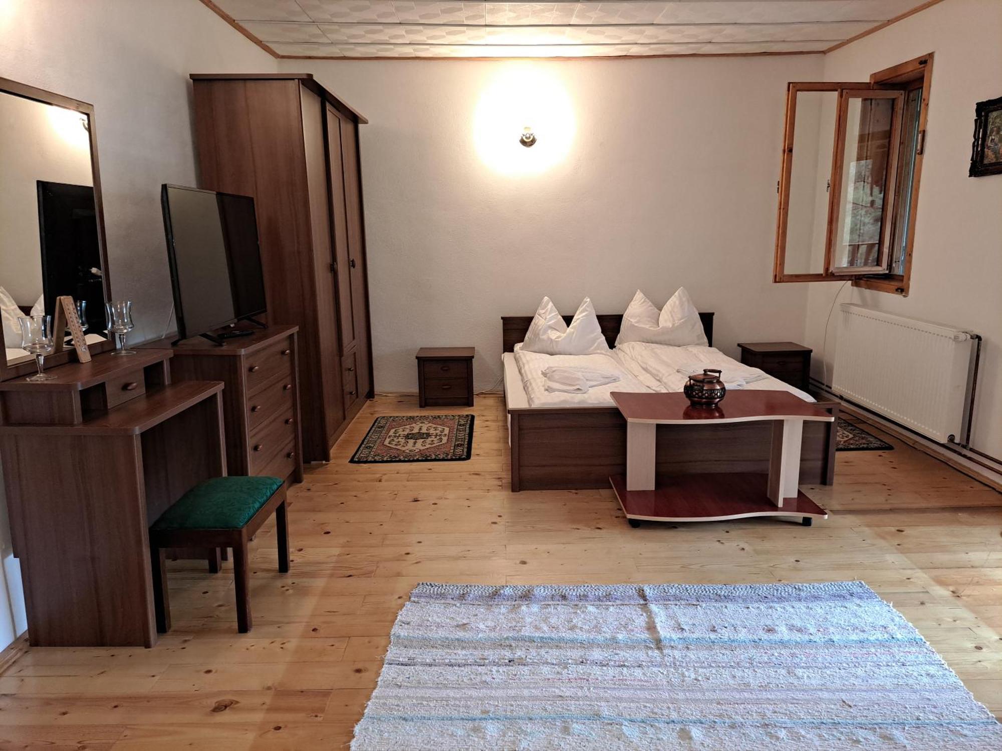 Casa Dintre Meri Пояна Марулуй Екстериор снимка